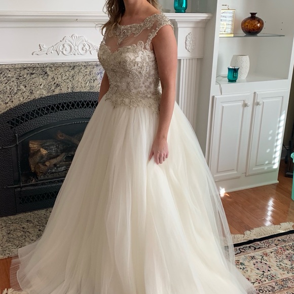 NEW size 4-6 crystal beaded princess wedding gown - Picture 5 of 6